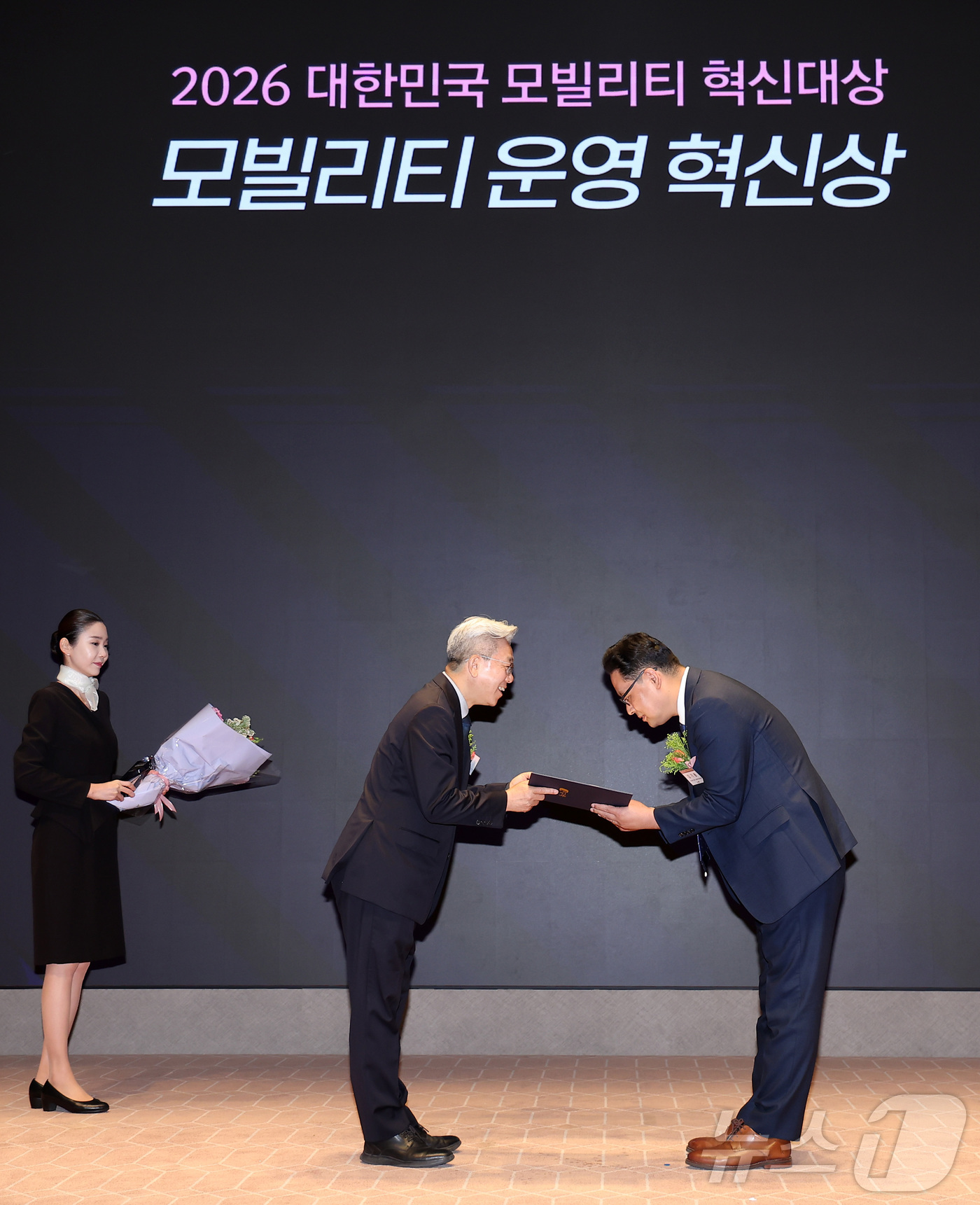 (서울=뉴스1) 김성진 기자 = 김기용 한국교통안전공단 모빌리티지원센터장이 13일 서울 영등포구 여의도 한국거래소 컨퍼런스홀에서 열린 '2026 대한민국 모빌리티 혁신대상'에서 이 …