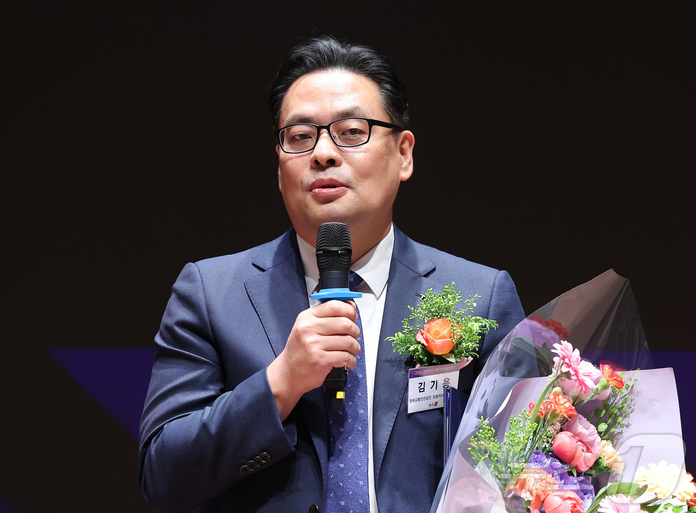 (서울=뉴스1) 김성진 기자 = 김기용 한국교통안전공단 모빌리티지원센터장이 13일 서울 영등포구 여의도 한국거래소 컨퍼런스홀에서 열린 '2026 대한민국 모빌리티 혁신대상'에서 모 …