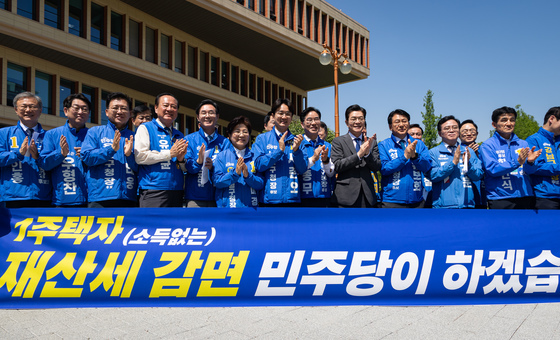 '소득없는 1주택자 재산세 감면' 공약 밝힌 정원오 민주당 서울시장 후보와 구청장 후보들