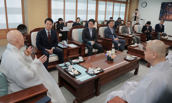 진우스님 예방하느 오세훈 서울시장 후보