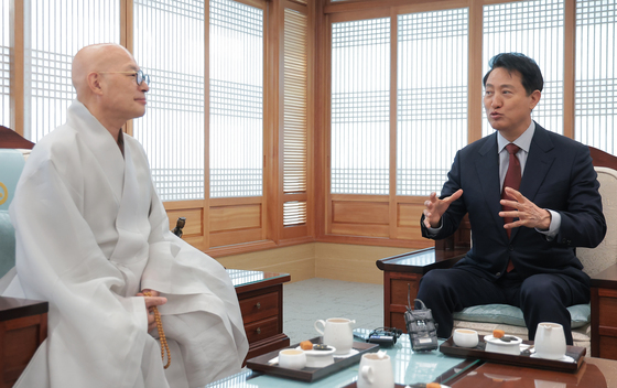 진우스님 예방하는 오세훈 서울시장 후보
