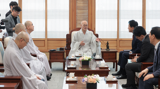 진우스님 예방하는 오세훈 서울시장 후보