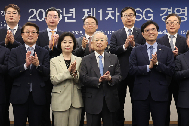 손경식 경총 회장과 ESG 경영위원회 참석자들