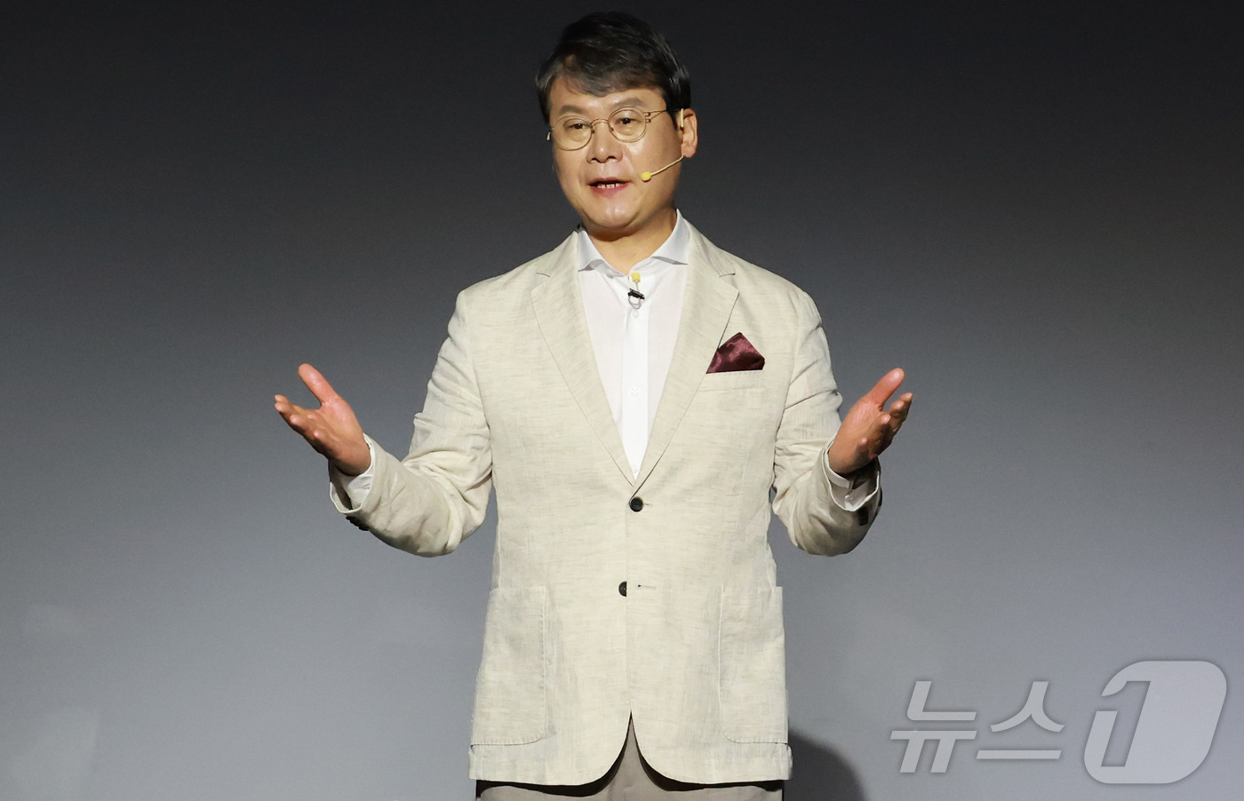 (서울=뉴스1) 임세영 기자 = 윤효준 현대자동차 국내사업본부장이 지난 13일 서울 광진구 그랜드 워커힐 서울에서 열린 현대자동차 그랜저 미디어 데이에서 발언을 하고 있다. 202 …