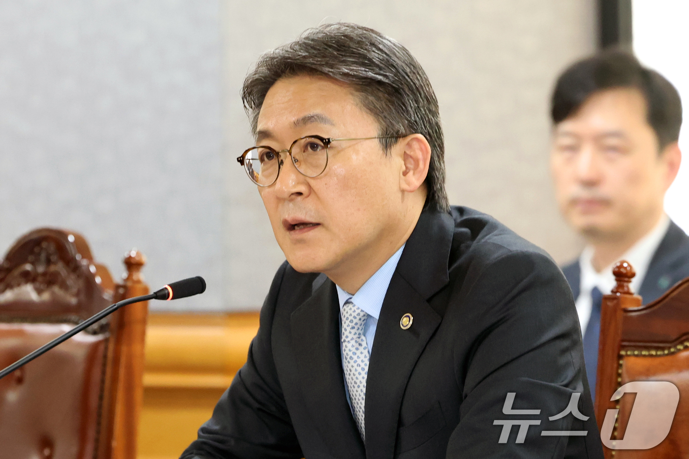 (서울=뉴스1) 조연우 인턴기자 = 권대영 금융위원회 부위원장이 13일 오전 서울 중구 은행회관에서 열린 디지털 영사인증 금융위임장 업무협약식에서 인사말을 하고 있다. 2026.5 …