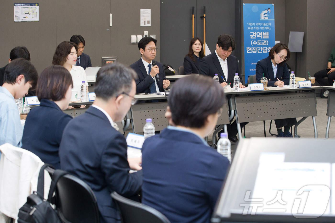 (서울=뉴스1) = 배경훈 부총리 겸 과학기술정보통신부 장관이 13일 연세대학교에서 열린 제5차 과학기술인재 육성‧지원 기본계획 권역별(수도권) 간담회에서 발언을 하고 있다. (과 …