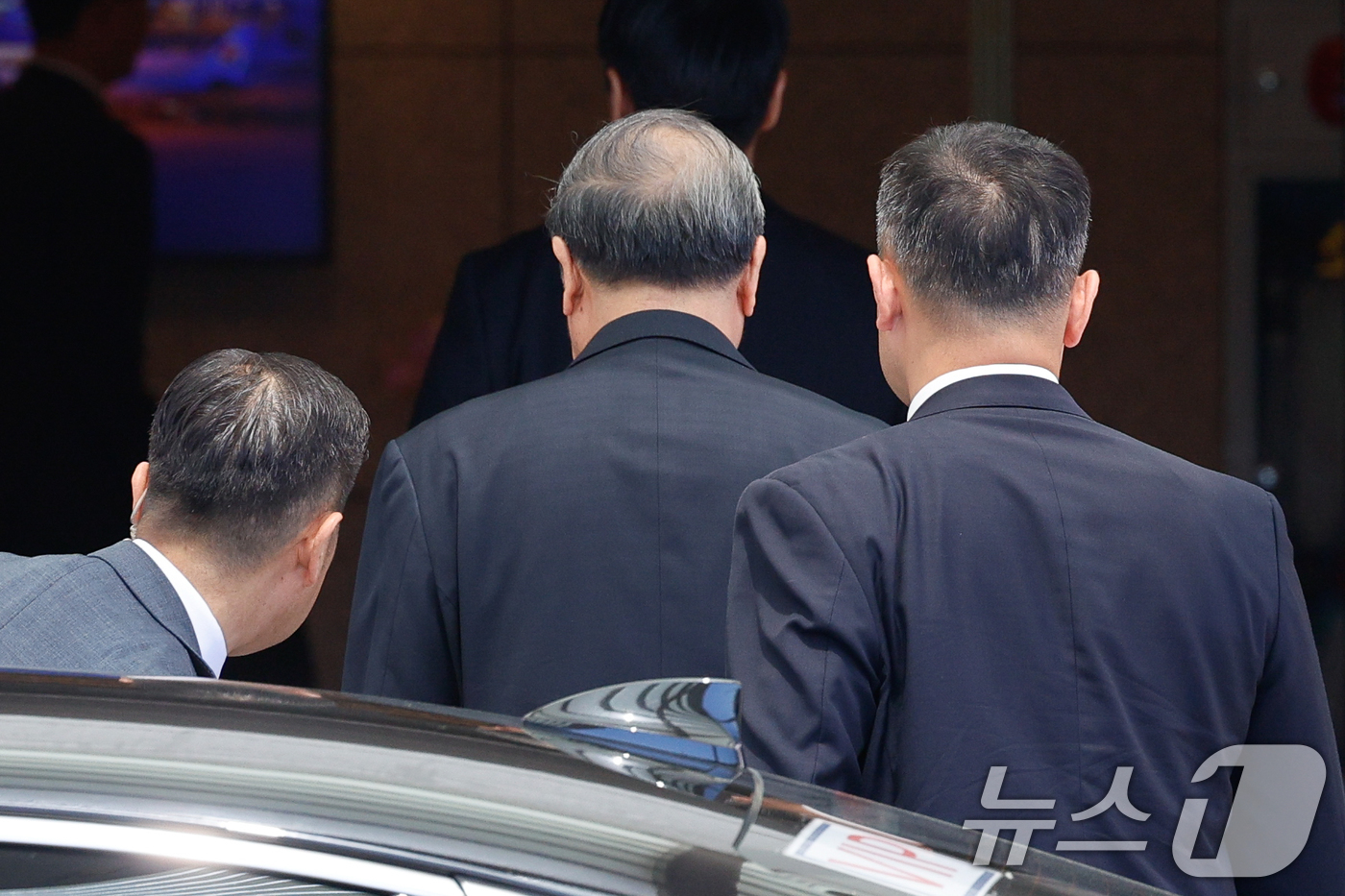 (인천공항=뉴스1) 안은나 기자 = 허리펑 중국 국무원 부총리가 13일 미중 정상회담을 앞두고 스콧 베선트 미국 재무부 장관을 만나기 위해 인천국제공항 1터미널 귀빈실로 들어서고 …