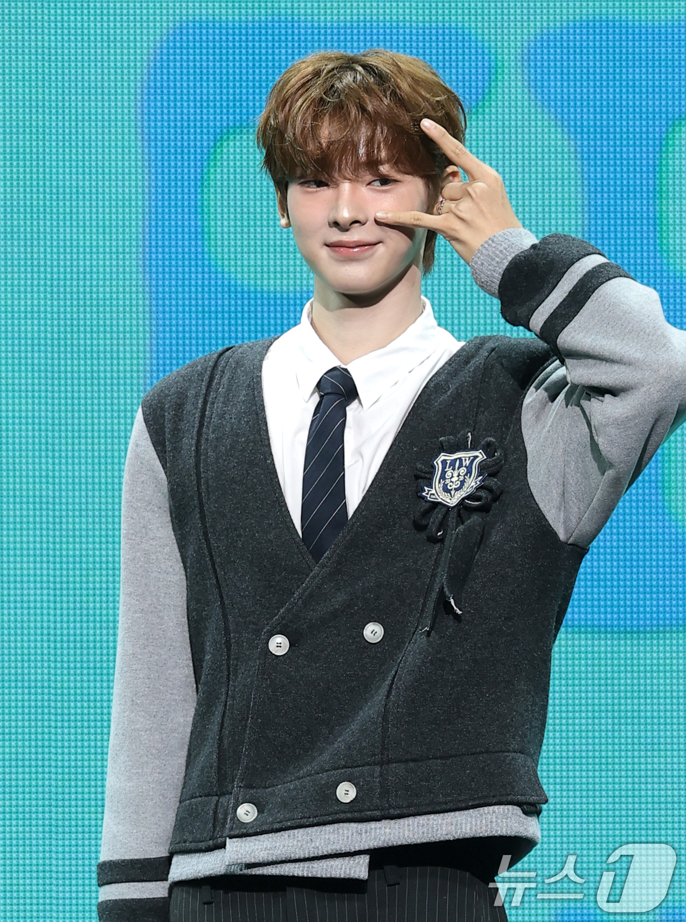 (서울=뉴스1) 권현진 기자 = 그룹 플레어 유(FLARE U)의 강우진이 13일 서울 용산구 블루스퀘어 우리WON뱅킹홀에서 열린 첫 번째 미니 앨범 '유스 에러'(YOUTH ER …