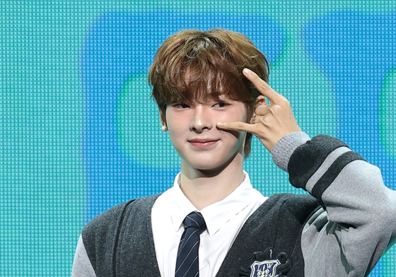 강우진, 플레어 유로 핫 데뷔