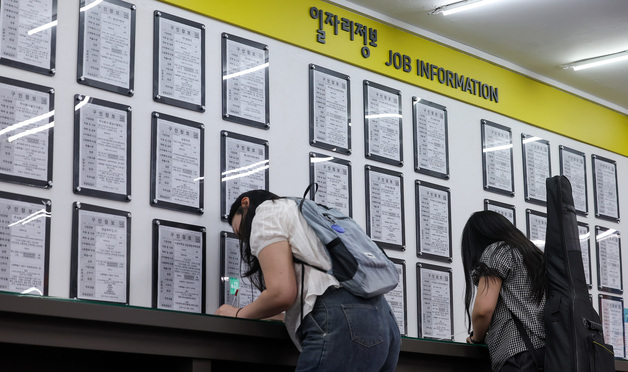 '중동 쇼크'에 취업자 17개월 만에 감소…5월 4만명 줄어