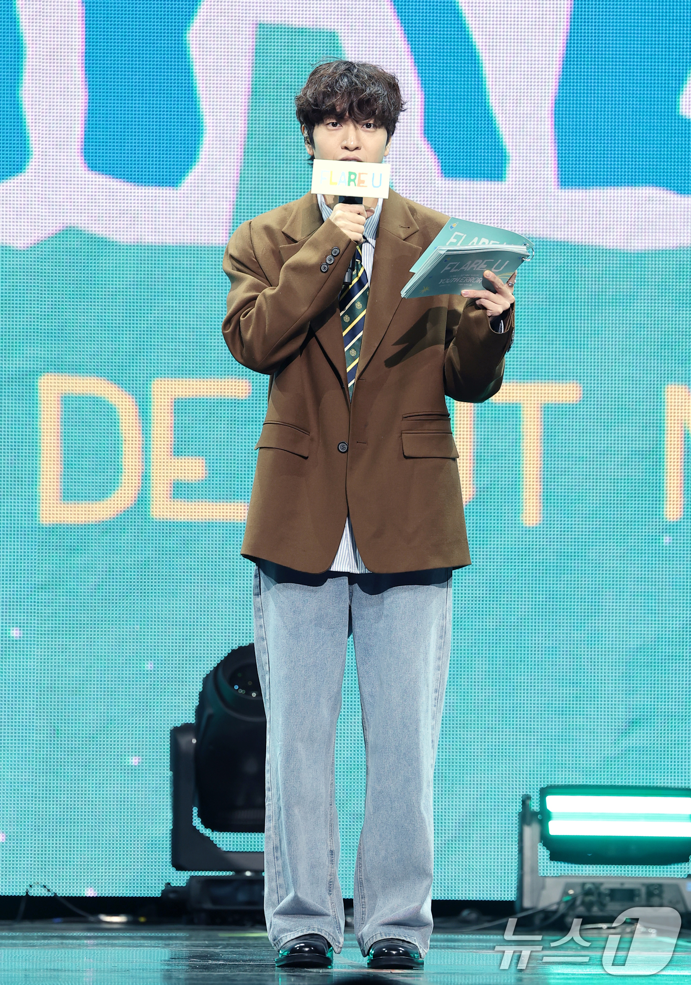 (서울=뉴스1) 권현진 기자 = 방송인 유재필이 13일 서울 용산구 블루스퀘어 우리WON뱅킹홀에서 열린 플레어 유 첫 번째 미니 앨범 '유스 에러'(YOUTH ERROR) 발매 쇼 …