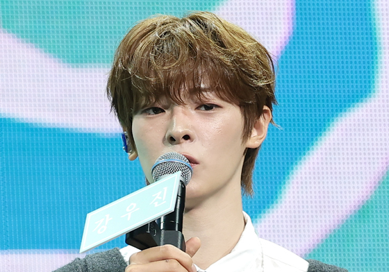 인사말 하는 플레어 유 강우진