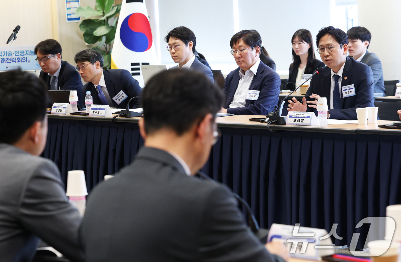 (서울=뉴스1) 오대일 기자 = 배경훈 부총리 겸 과학기술정보통신부 장관이 13일 오후 서울 종로구 국가과학기술자문회의 대회의실에서 열린 과학기술·인공지능 미래전략회의 킥오프 회의 …
