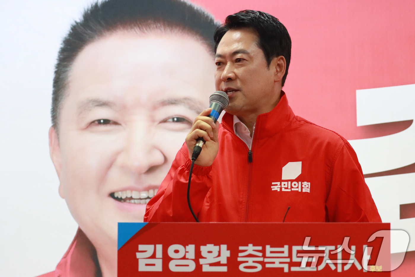 (청주=뉴스1) 김용빈 기자 = 장동혁 국민의힘 대표가 13일 오후 충북 청주시 흥덕구 김영환 충북지사 후보 선거사무소 개소식에서 축사를 하고 있다. 2026.5.13/뉴스1