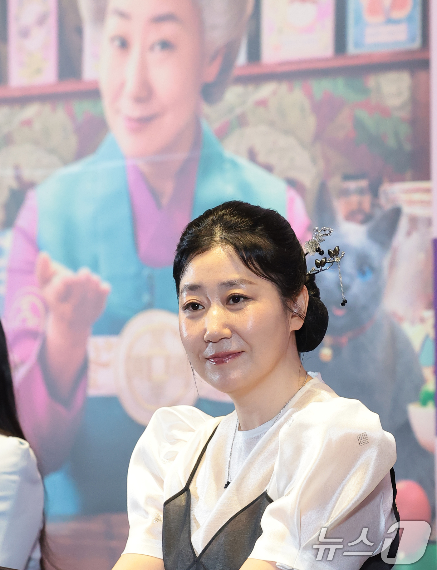 (서울=뉴스1) 권현진 기자 = 배우 라미란이 13일 서울 강남구 메가박스 코엑스에서 영화 '이상한 과자 가게 전천당' 언론배급시사회에서 취재진 질문을 듣고 있다.'이상한 과자 가 …
