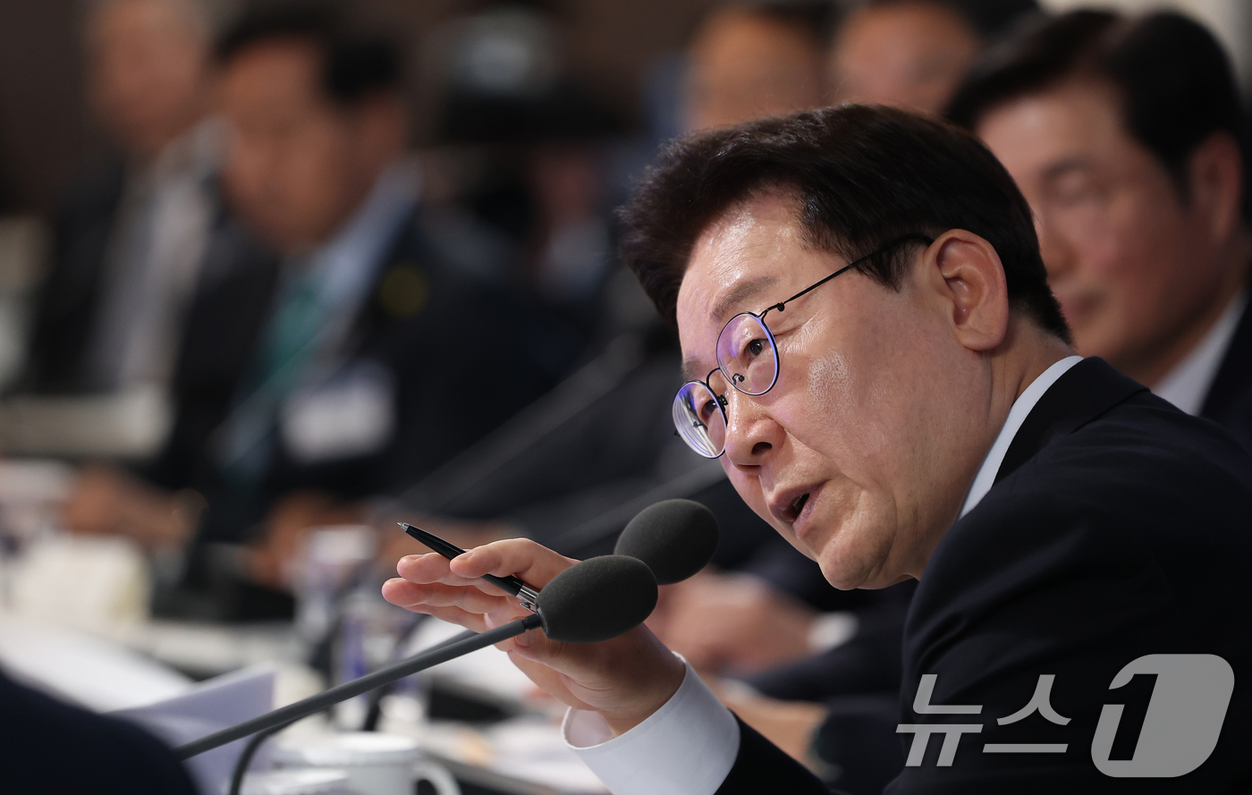 (울산=뉴스1) 이재명 기자 = 이재명 대통령이 13일 호텔현대 바이 라한 울산에서 열린 K-조선 미래비전 간담회에서 발언하고 있다. 2026.5.13/뉴스1