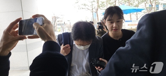 '41명 불법 촬영' 충북교육청 전 장학관…정신이상 호소