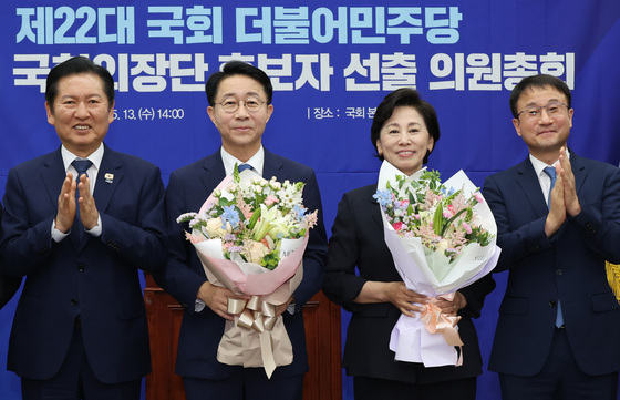 축하 박수 보내는 정청래·한병도