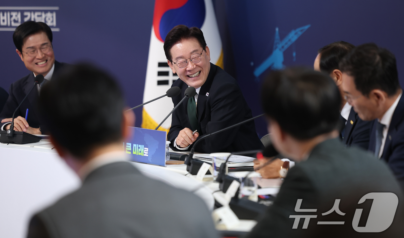 (울산=뉴스1) 이재명 기자 = 이재명 대통령이 13일 호텔현대 바이 라한 울산에서 열린 K-조선 미래비전 간담회에서 발언하고 있다. 2026.5.13/뉴스1