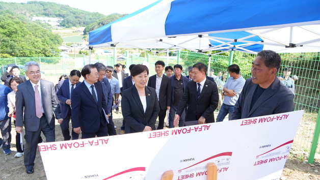 '에너지 자립' 농식품부 장관이 찾은 춘천 솔바우마을 RE100모델 눈길
