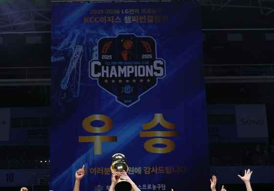 우승 차지한 KCC