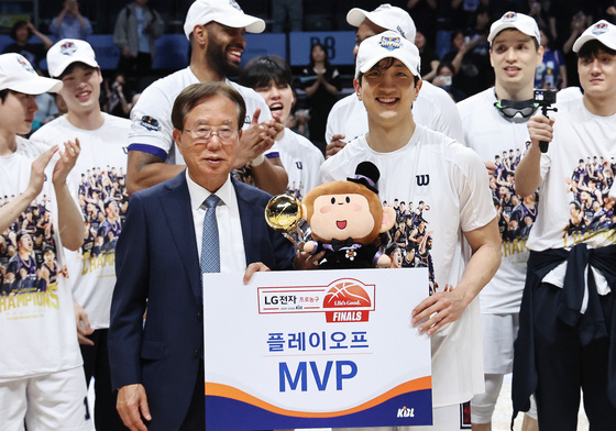 MVP 선정된 허훈