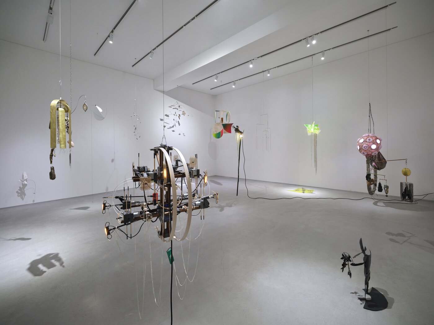 본문 이미지 - 전시 전경(installation view)_BAlance in Motion_P21_Photo by Lee Euirok_1 (갤러리 P21 제공)