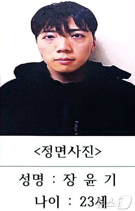 (광주=뉴스1) 이승현 기자 = 어린이날 광주 도심에서 일면식 없는 여고생을 살해해 살인·살인미수 등의 혐의를 받는 장윤기(23)가 14일 광주에서 처음으로 신상이 공개됐다. (광 …
