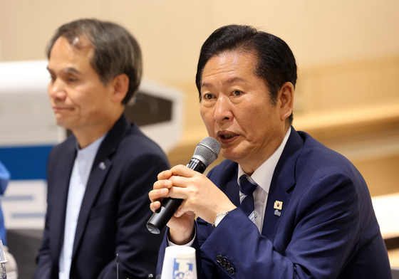 인사말하는 정청래 대표