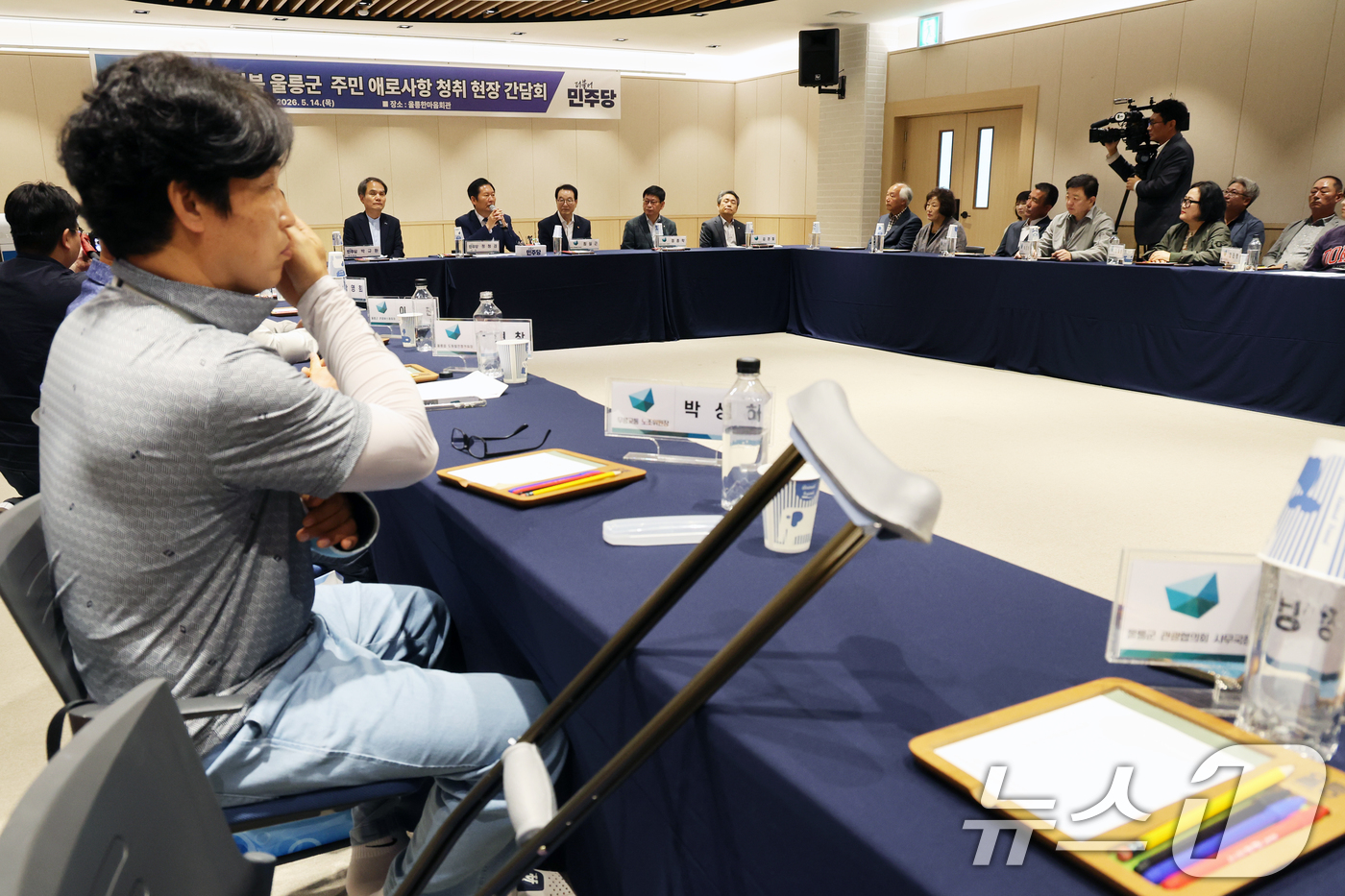 (울릉=뉴스1) 황기선 기자 = 정청래 더불어민주당 대표가 14일 오전 경북 울릉군 울릉한마음회관에서 열린 주민 애로사항 청취 현장 간담회에서 인사말을 하고 있다.  2026.5. …