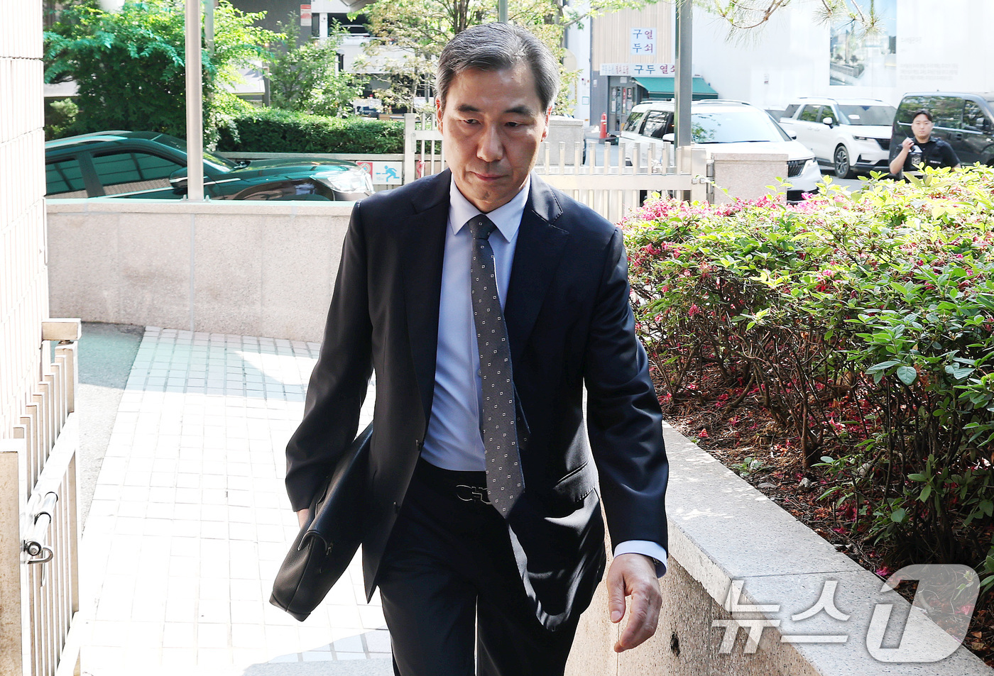 (과천=뉴스1) 임세영 기자 = 윤재순 전 대통령실 총무비서관이 14일 대통령실 관저 이전 특혜 의혹과 관련해 피의자 조사를 받기 위해 경기 과천 2차 종합특검 사무실로 출석하고 …