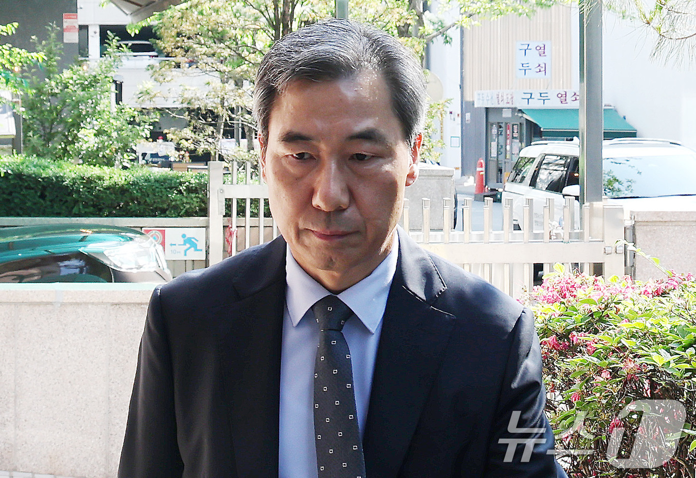 (과천=뉴스1) 임세영 기자 = 윤재순 전 대통령실 총무비서관이 14일 대통령실 관저 이전 특혜 의혹과 관련해 피의자 조사를 받기 위해 경기 과천 2차 종합특검 사무실로 출석하고 …