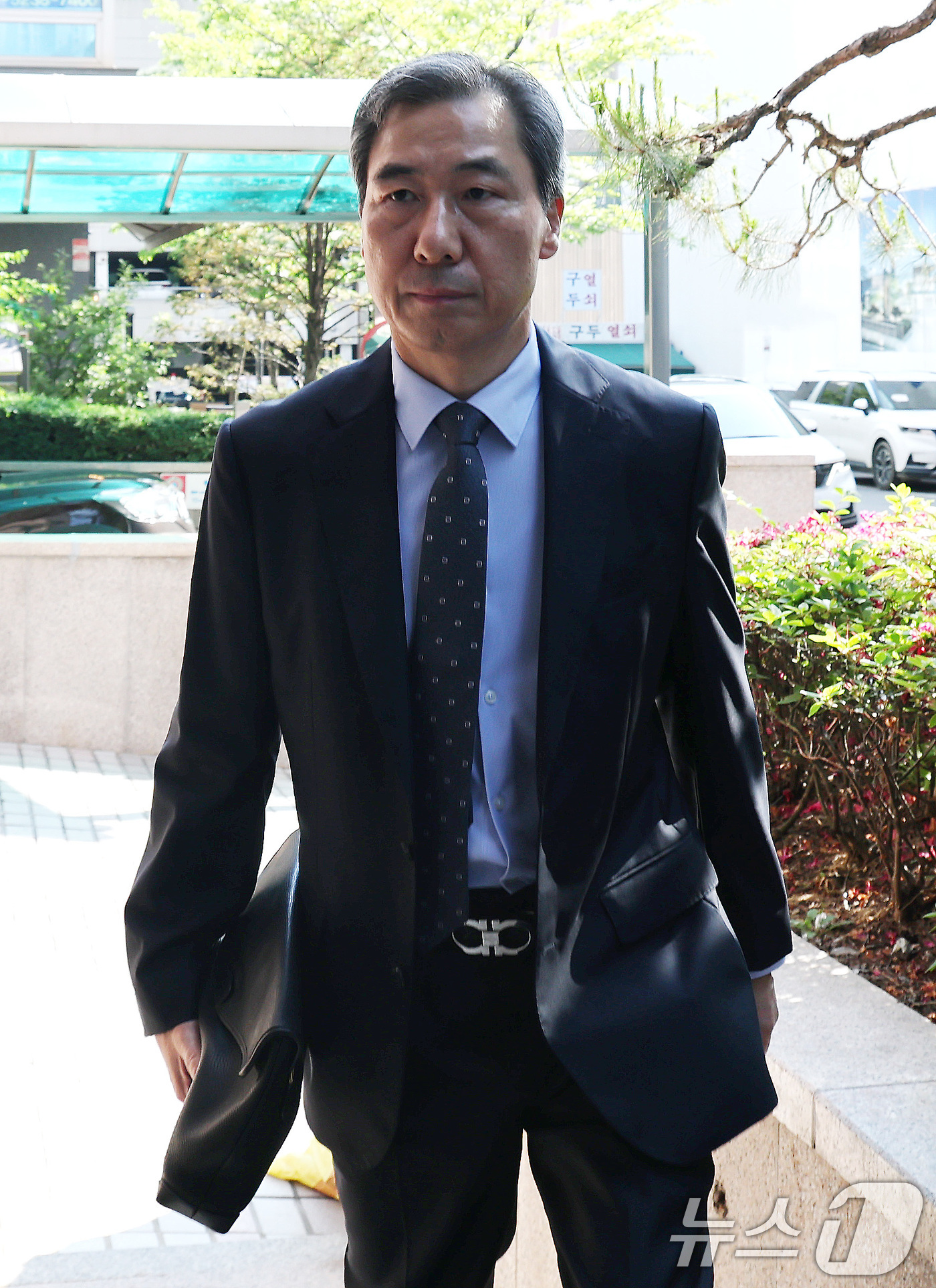 (과천=뉴스1) 임세영 기자 = 윤재순 전 대통령실 총무비서관이 14일 대통령실 관저 이전 특혜 의혹과 관련해 피의자 조사를 받기 위해 경기 과천 2차 종합특검 사무실로 출석하고 …
