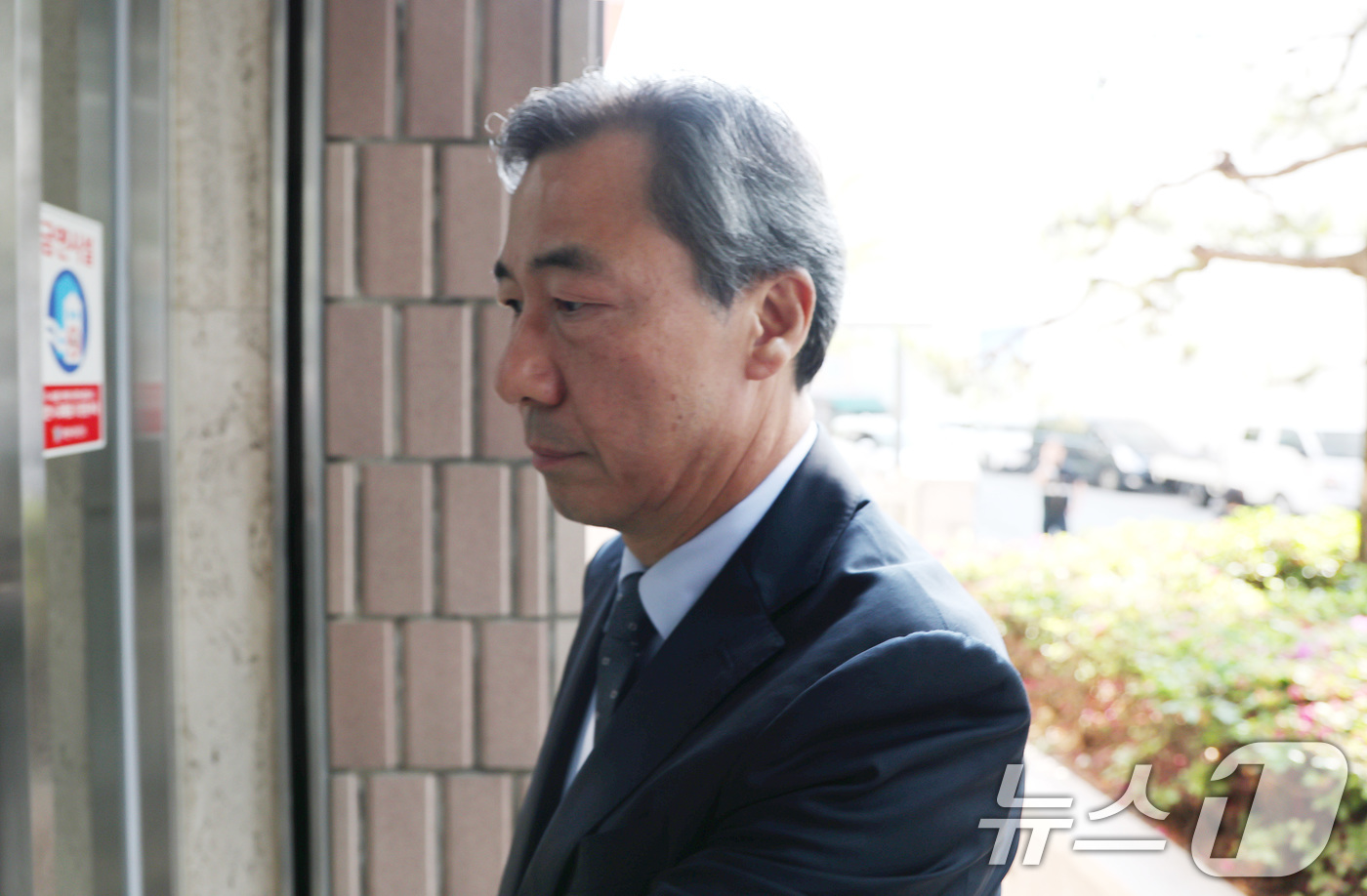 (과천=뉴스1) 임세영 기자 = 윤재순 전 대통령실 총무비서관이 14일 대통령실 관저 이전 특혜 의혹과 관련해 피의자 조사를 받기 위해 경기 과천 2차 종합특검 사무실로 출석하고 …