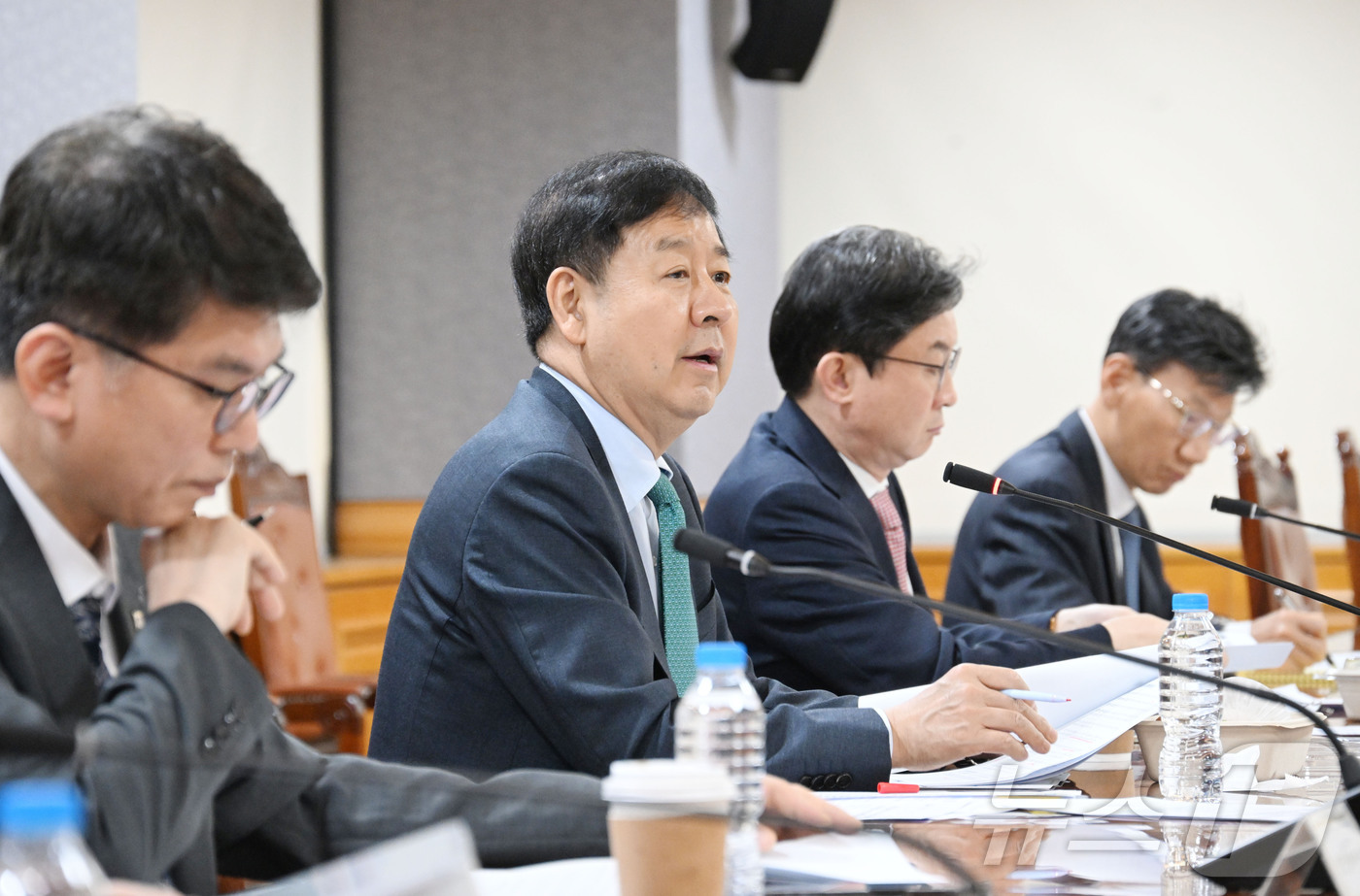 (서울=뉴스1) = 구윤철 부총리 겸 재정경제부 장관이 14일 오전 서울 중구 은행연합회에서 열린 시장상황점검회의에서 발언을 하고 있다. (재정경제부 제공. 재판매 및 DB 금지) …