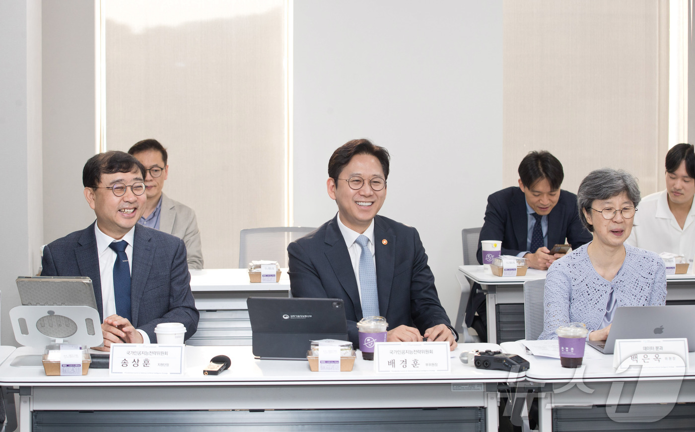 (서울=뉴스1) = 배경훈 부총리 겸 과학기술정보통신부 장관이 14일 오전 서울 중구 서울스퀘어 국가인공지능전략위원회에서 열린 국가인공지능전략위원회 제18차 운영위원회를 주재하고 …