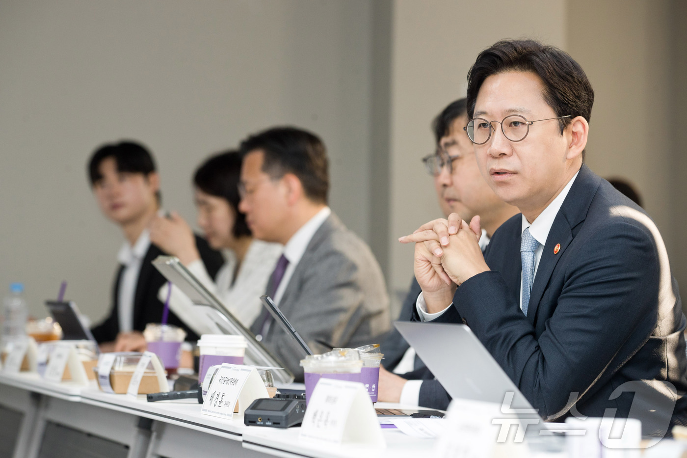 (서울=뉴스1) = 배경훈 부총리 겸 과학기술정보통신부 장관이 14일 오전 서울 중구 서울스퀘어 국가인공지능전략위원회에서 열린 국가인공지능전략위원회 제18차 운영위원회를 주재하고 …