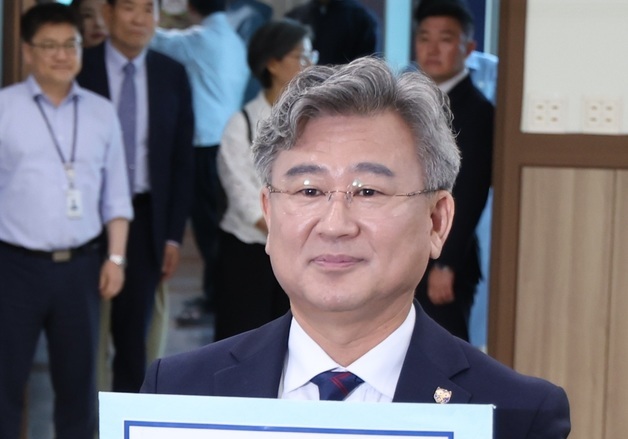 전북교육감 후보등록 마친 천호성 "도민, 교육가족과 교육대전환 이룰것"