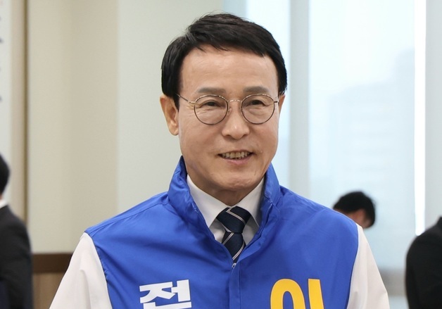 전북교육감 후보등록 마친 이남호 "전북교육 새 시대 열겠다"