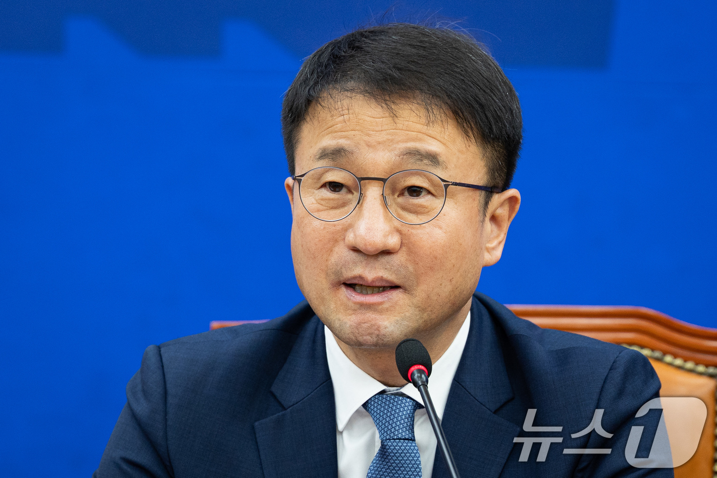 (서울=뉴스1) 유승관 기자 = 한병도 더불어민주당 원내대표가 14일 서울 여의도 국회에서 열린 정책조정회의에서 모두 발언을 하고 있다. 2026.5.14/뉴스1
