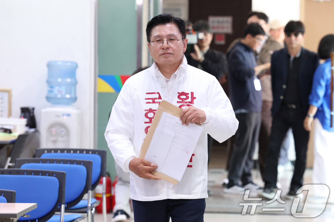 (평택=뉴스1) 김영운 기자 = 황교안 자유와혁신 경기 평택을 후보가 14일 경기 평택시 이충동 평택시선거관리위원회에서 후보자 등록을 하고 있다. 2026.5.14/뉴스1