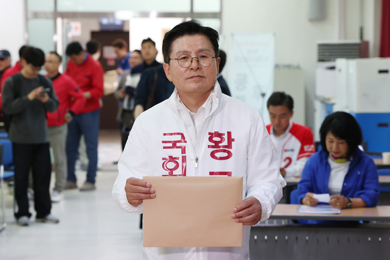 황교안 "빌린 유세차 스피커선 절단, LED 행불…그럴수록 강하고 담대히"