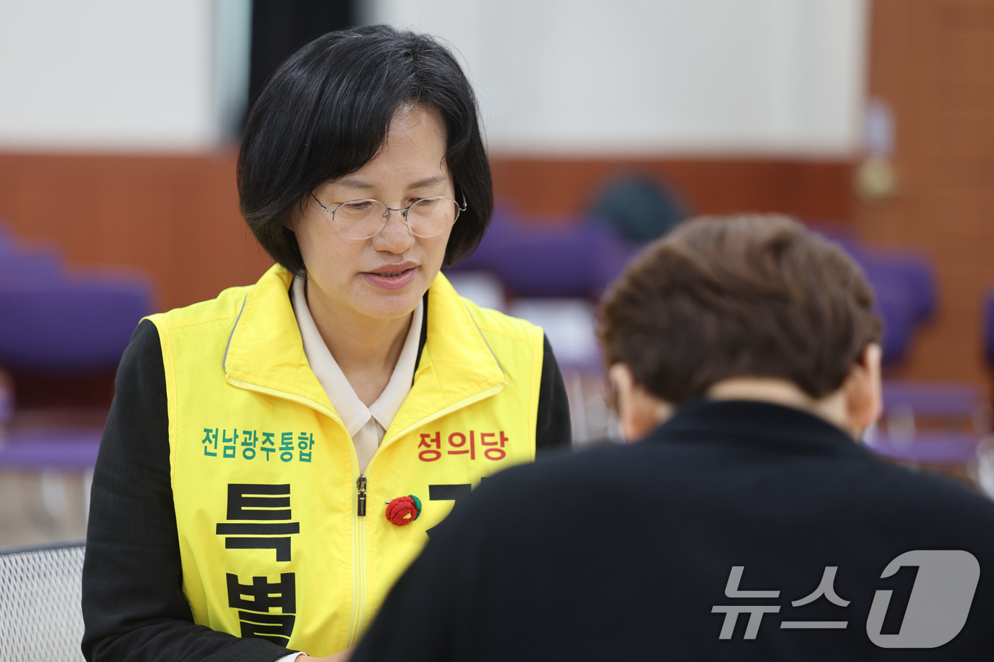 (광주=뉴스1) 박지현 기자 = 강은미 정의당 전남광주통합특별시장 후보가 14일 광주 서구 치평동 선거관리위원회에서 후보등록을 진행하고 있다. 2026.5.14/뉴스1