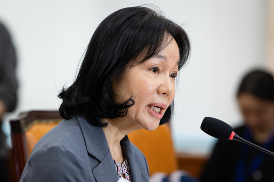 질의 답하는 송경희 개인정보보호위원장