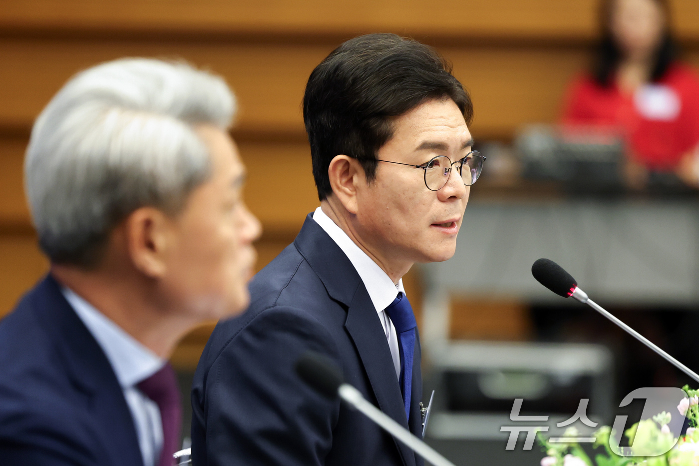 (서울=뉴스1) 임지훈 인턴기자 = 정원오 더불어민주당 서울시장 후보가 14일 오전 서울 중구 대한상공회의소 국제회의장에서 열린 한국신문방송편집인협회 초청 포럼에서 참석자들의 질의 …