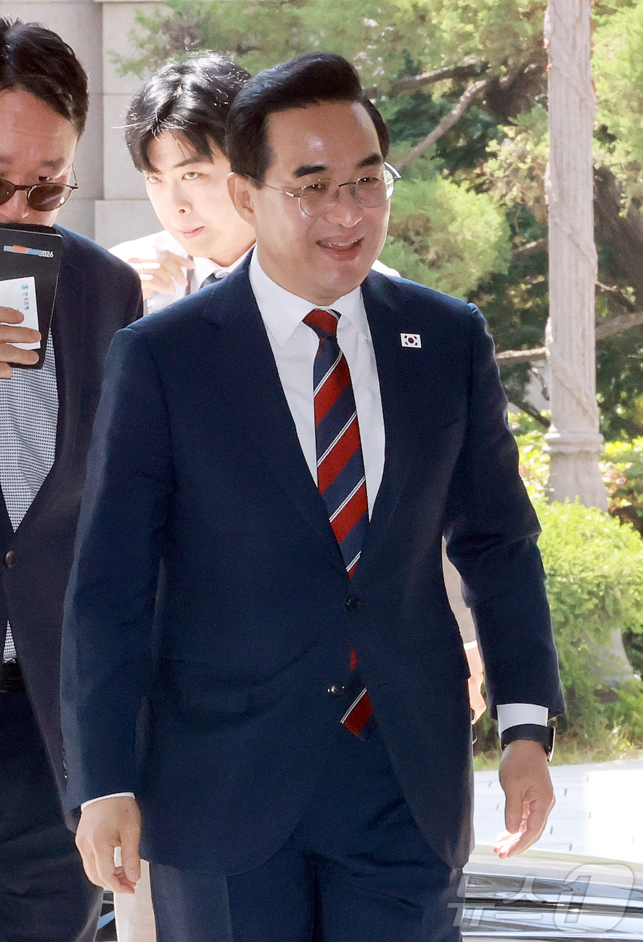 (서울=뉴스1) 오대일 기자 = 박홍근 기획예산처 장관이 14일 서울 중구 한국은행에서 신현송 한국은행 총재와 회동을 하기 위해 들어서고 있다. (공동취재)