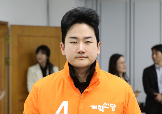 후보자 등록하는 정이한 부산시장 후보