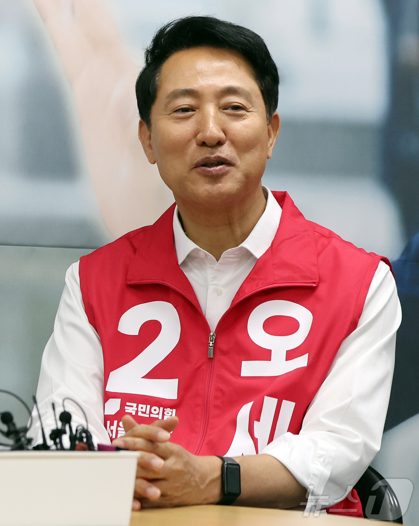 (서울=뉴스1) 김진환 기자 = 오세훈 국민의힘 서울시장 후보가 14일 오전 서울 종로구 선거사무소에서 유승민 전 의원을 만나 발언하고 있다. 2026.5.14/뉴스1