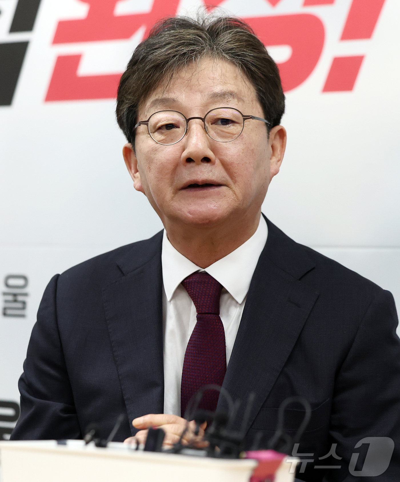 (서울=뉴스1) 김진환 기자 = 유승민 전 의원이 14일 오전 서울 종로구 오세훈 국민의힘 서울시장 후보 선거사무소에서 오 후보를 만나 발언하고 있다. 2026.5.14/뉴스1