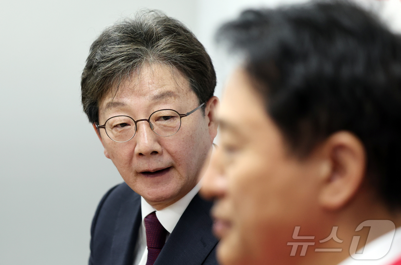 (서울=뉴스1) 김진환 기자 = 유승민 전 의원이 14일 오전 서울 종로구 오세훈 국민의힘 서울시장 후보 선거사무소에서 오 후보를 만나 발언하고 있다. 2026.5.14/뉴스1